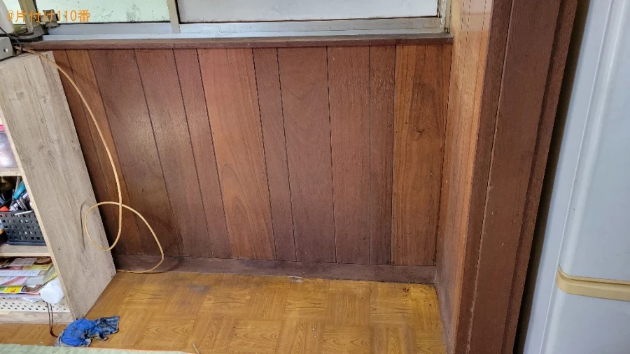 マットレス付きシングルベッド、サイドボード、テレビボード等の回収