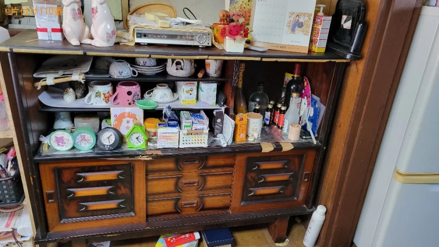 マットレス付きシングルベッド、サイドボード、テレビボード等の回収